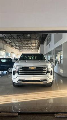 CHEVROLET SILVERADO 5.3 V8 GASOLINA 1500 HIGH COUNTRY 4X4 AUTOMÁTICO